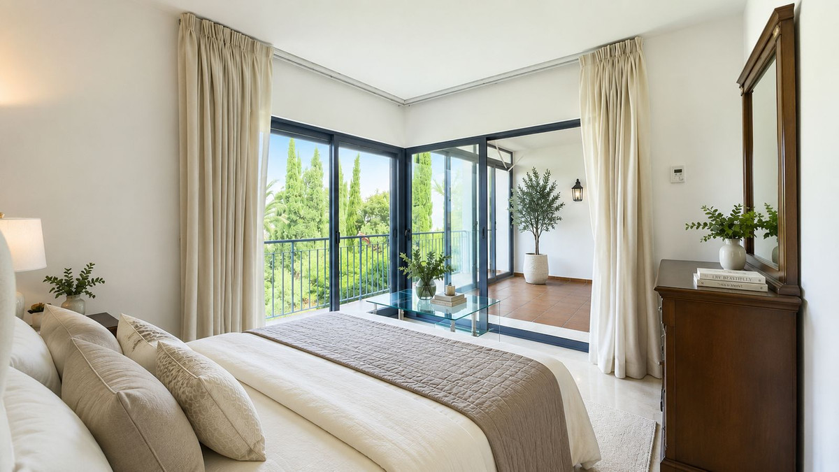 4 Bed Townhouse for sale in Nueva Andalucía Costa Del Sol, Málaga, Spain