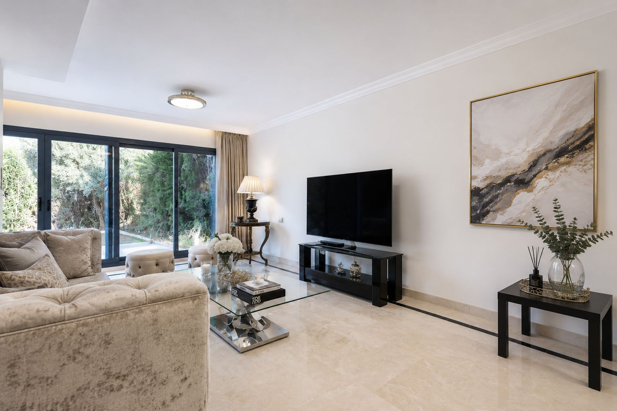4 Bed Townhouse for sale in Nueva Andalucía Costa Del Sol, Málaga, Spain