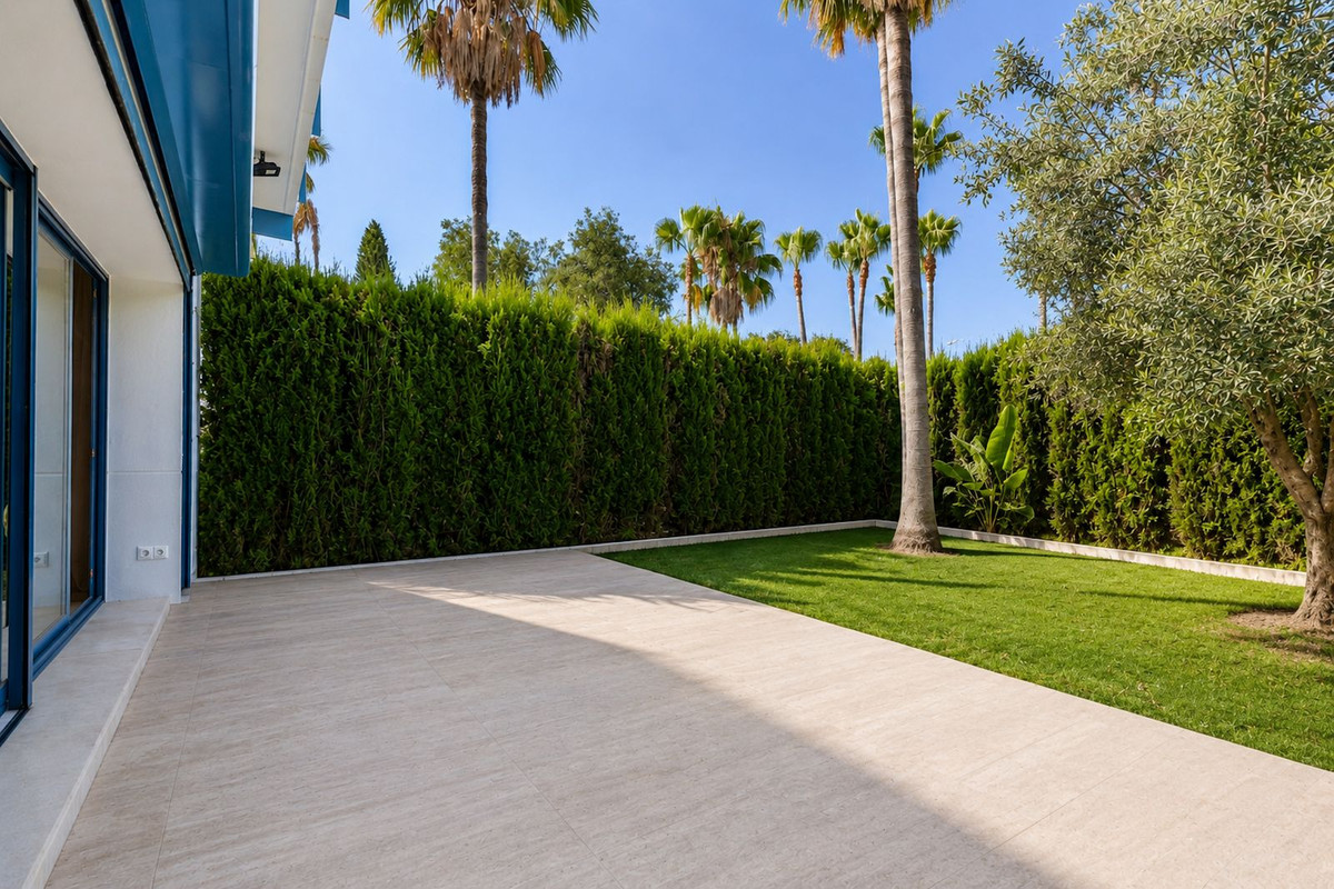 4 Bed Townhouse for sale in Nueva Andalucía Costa Del Sol, Málaga, Spain