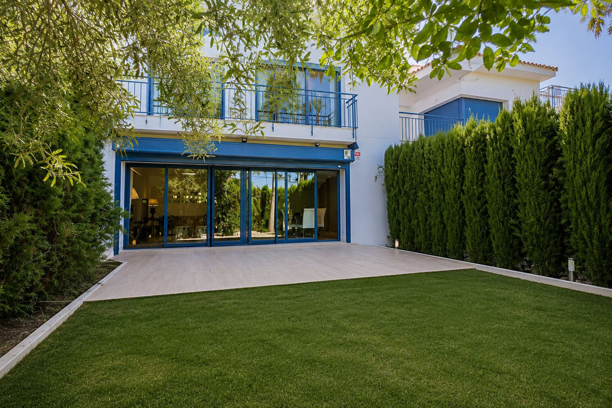 4 Bed Townhouse for sale in Nueva Andalucía Costa Del Sol, Málaga, Spain
