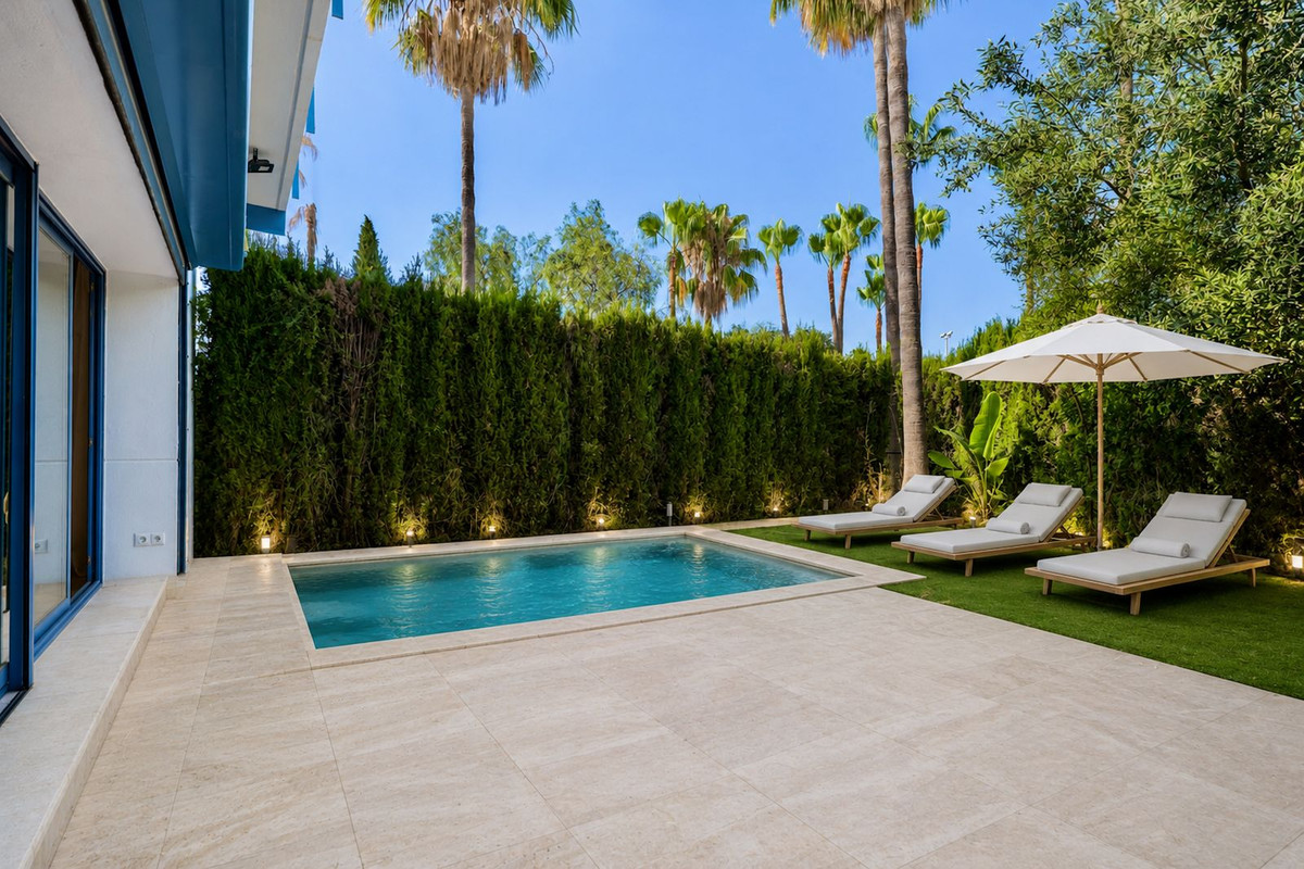 4 Bed Townhouse for sale in Nueva Andalucía Costa Del Sol, Málaga, Spain
