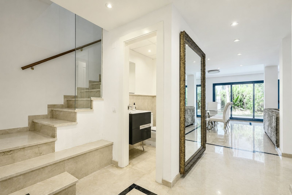 4 Bed Townhouse for sale in Nueva Andalucía Costa Del Sol, Málaga, Spain