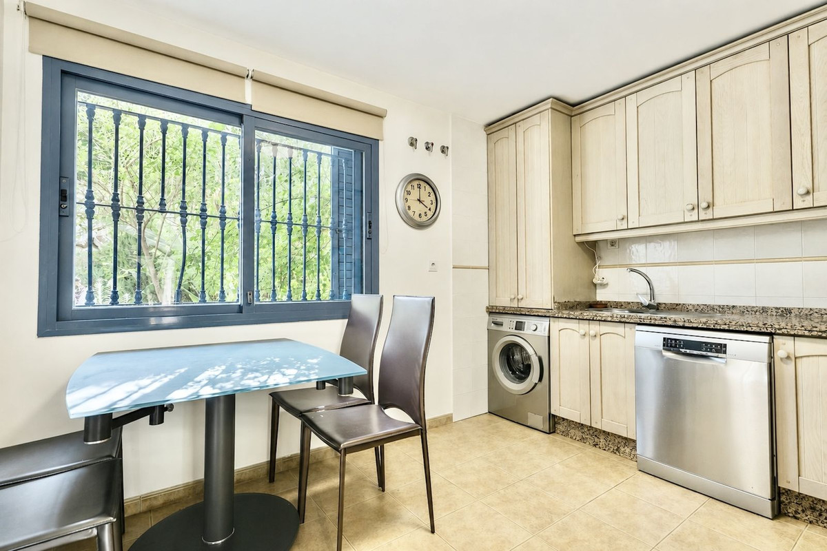 4 Bed Townhouse for sale in Nueva Andalucía Costa Del Sol, Málaga, Spain
