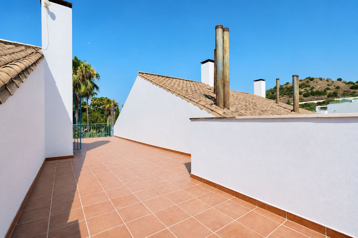 4 Bed Townhouse for sale in Nueva Andalucía Costa Del Sol, Málaga, Spain