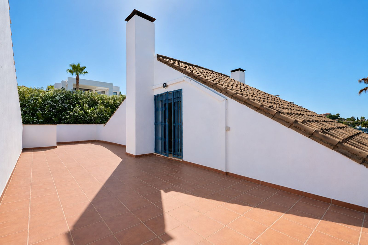 4 Bed Townhouse for sale in Nueva Andalucía Costa Del Sol, Málaga, Spain