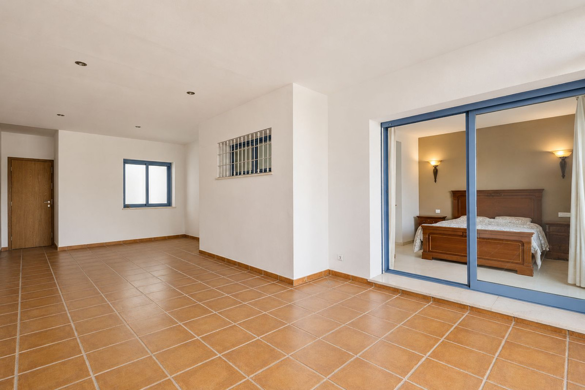 4 Bed Townhouse for sale in Nueva Andalucía Costa Del Sol, Málaga, Spain