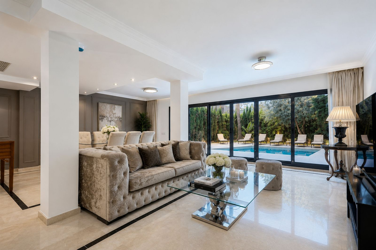 4 Bed Townhouse for sale in Nueva Andalucía Costa Del Sol, Málaga, Spain
