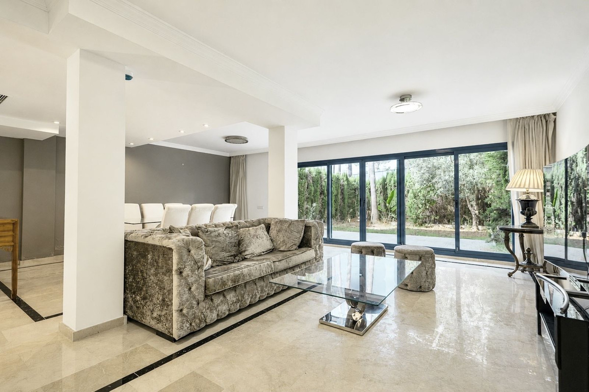 4 Bed Townhouse for sale in Nueva Andalucía Costa Del Sol, Málaga, Spain