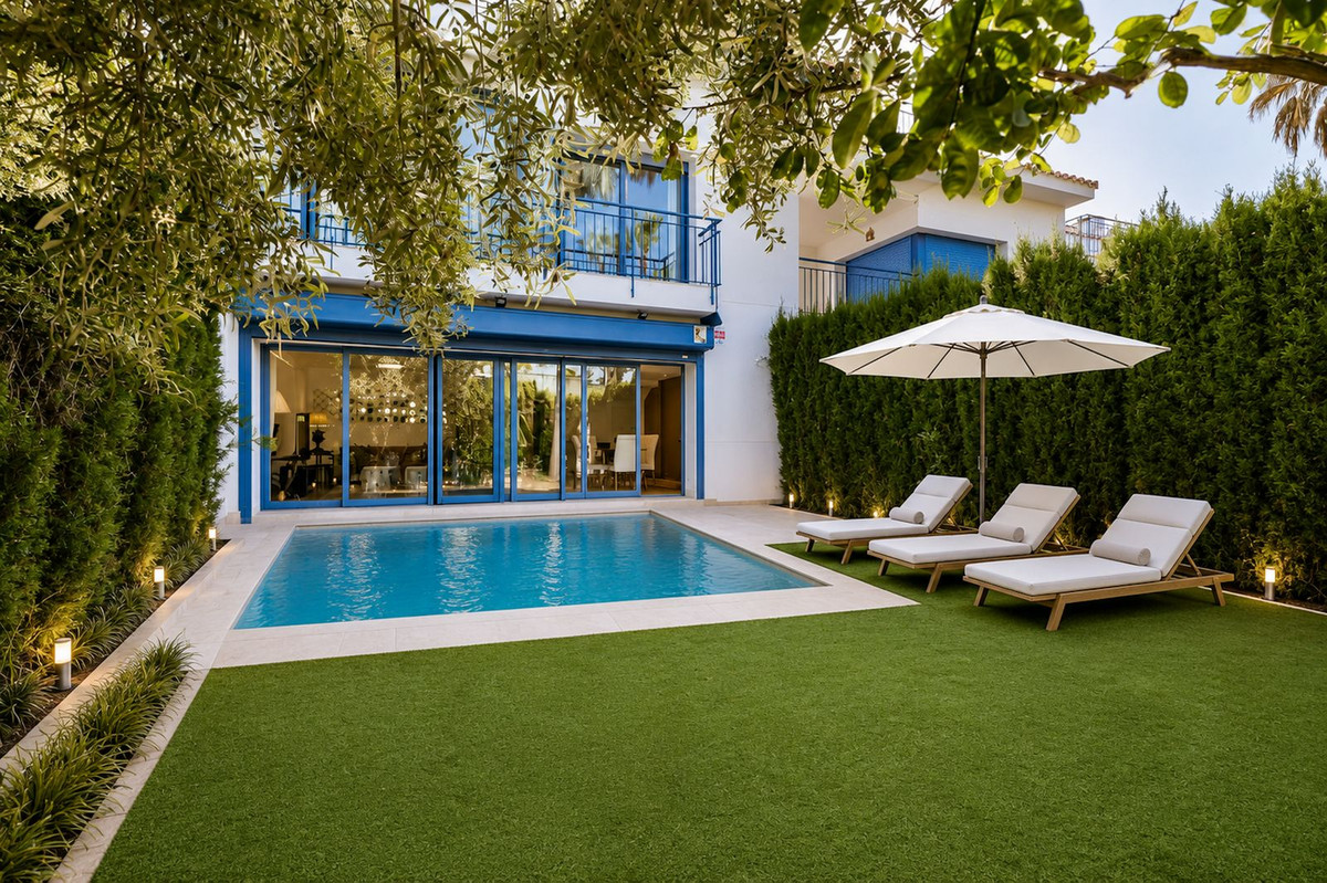 4 Bed Townhouse for sale in Nueva Andalucía Costa Del Sol, Málaga, Spain