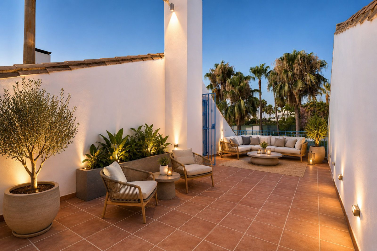 4 Bed Townhouse for sale in Nueva Andalucía Costa Del Sol, Málaga, Spain