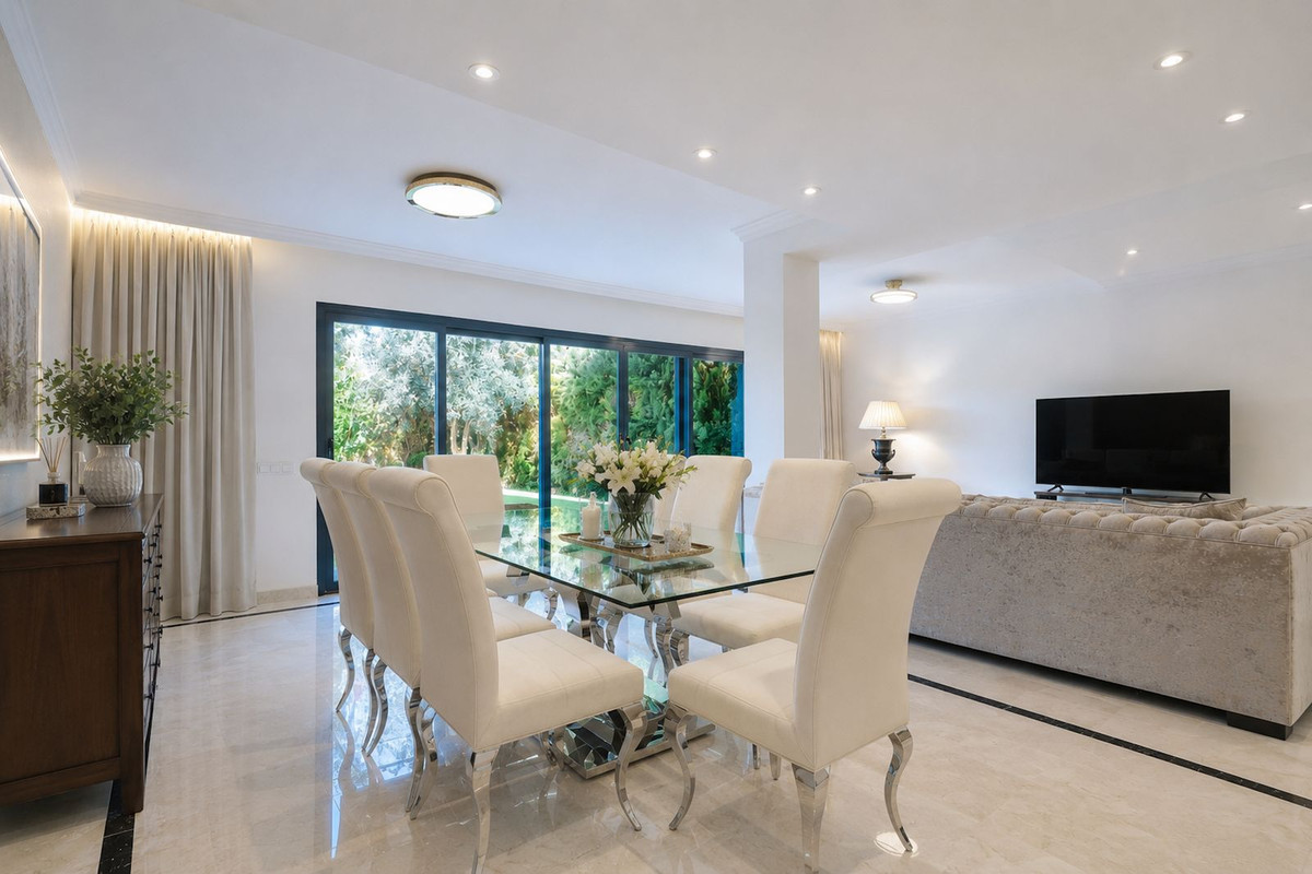 4 Bed Townhouse for sale in Nueva Andalucía Costa Del Sol, Málaga, Spain