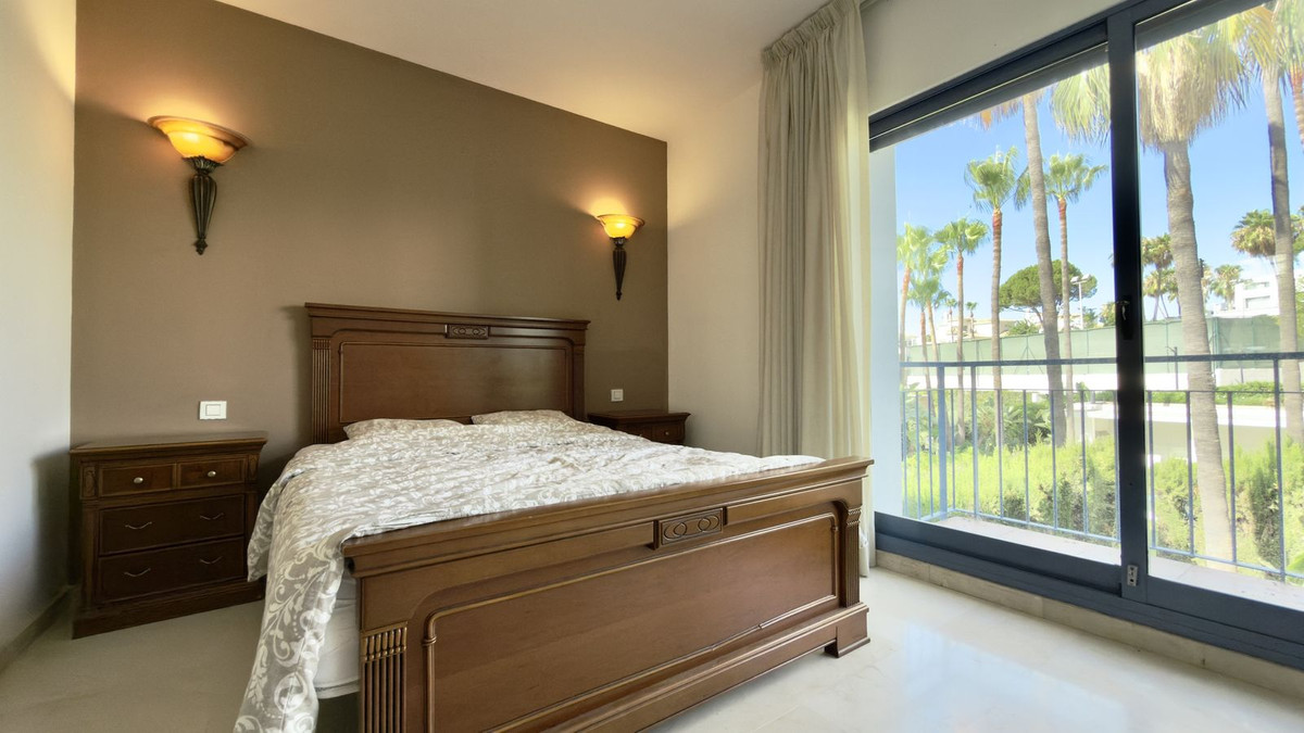 4 Bed Townhouse for sale in Nueva Andalucía Costa Del Sol, Málaga, Spain