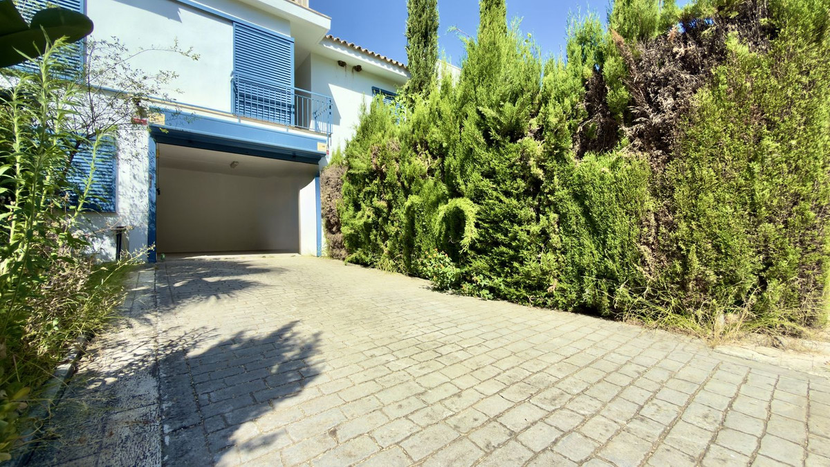4 Bed Townhouse for sale in Nueva Andalucía Costa Del Sol, Málaga, Spain