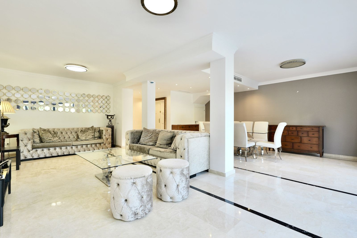 4 Bed Townhouse for sale in Nueva Andalucía Costa Del Sol, Málaga, Spain