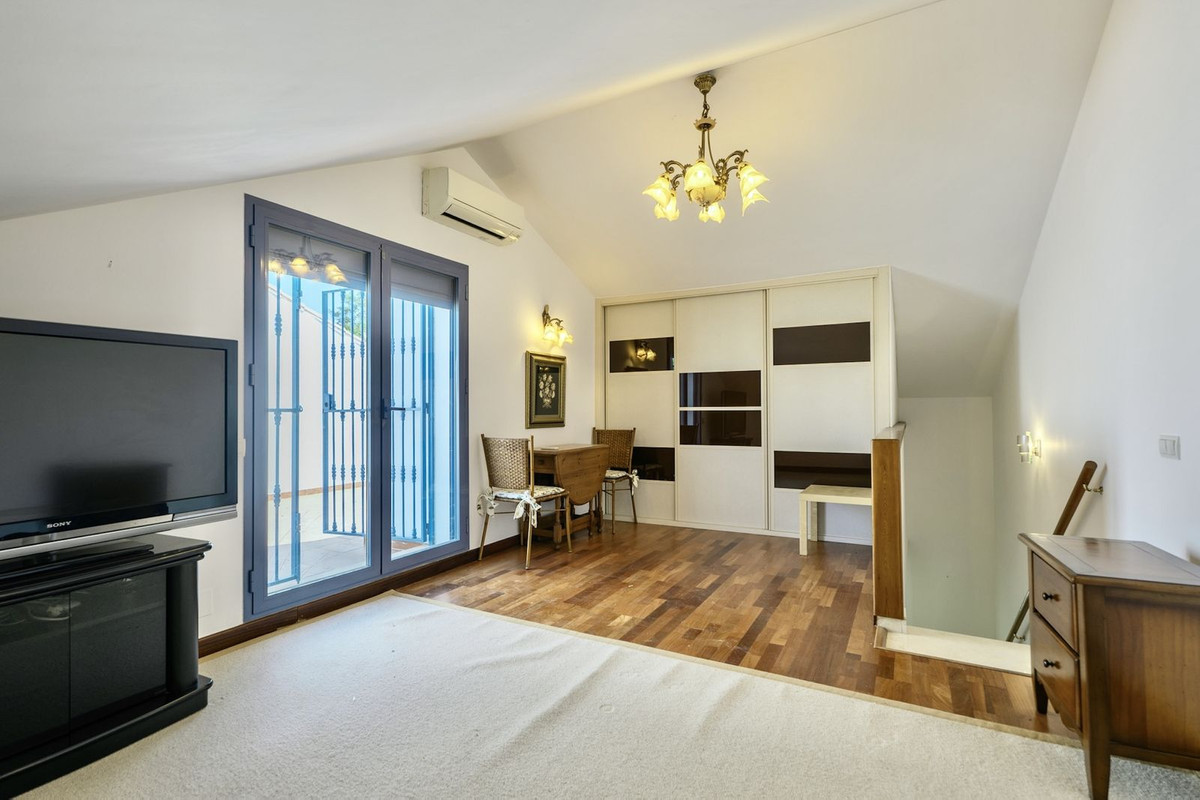 4 Bed Townhouse for sale in Nueva Andalucía Costa Del Sol, Málaga, Spain