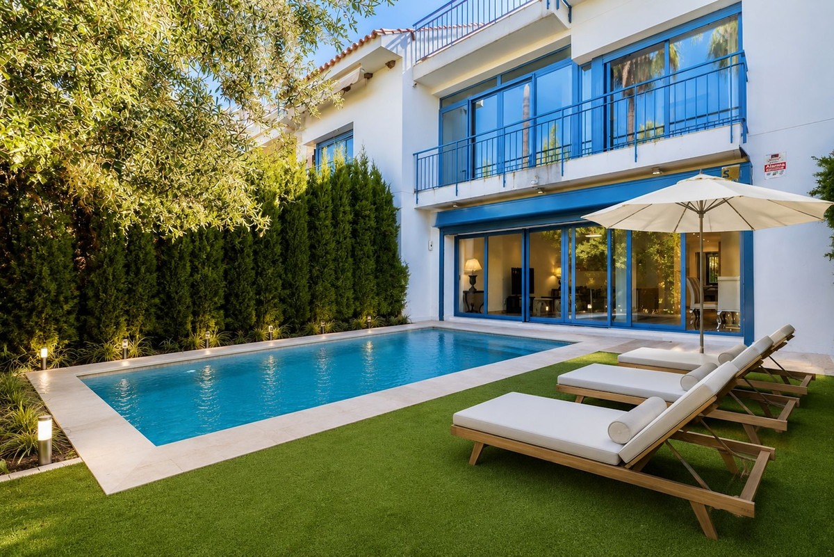4 Bed Townhouse for sale in Nueva Andalucía Costa Del Sol, Málaga, Spain