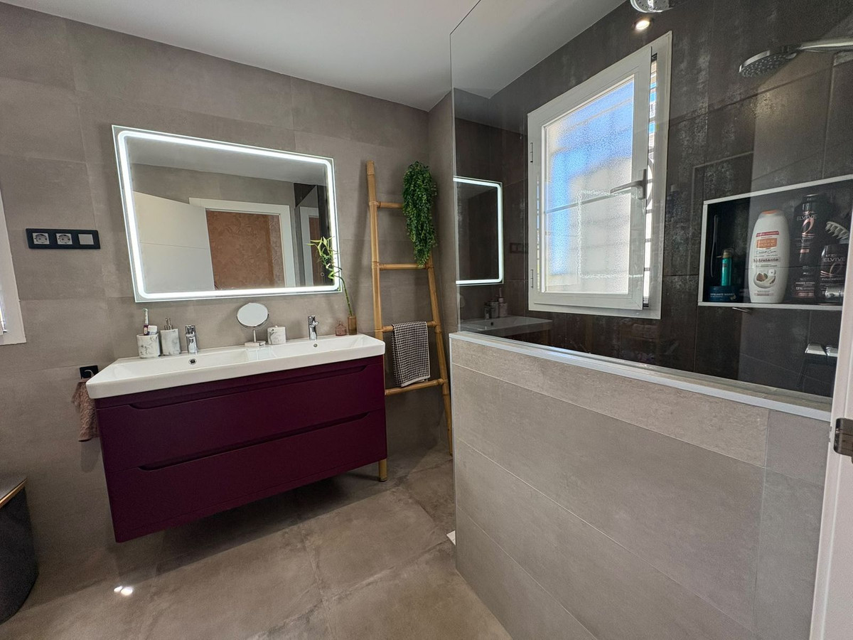 5 Bed Apartment for sale in Benalmadena Costa Del Sol, Málaga, Spain
