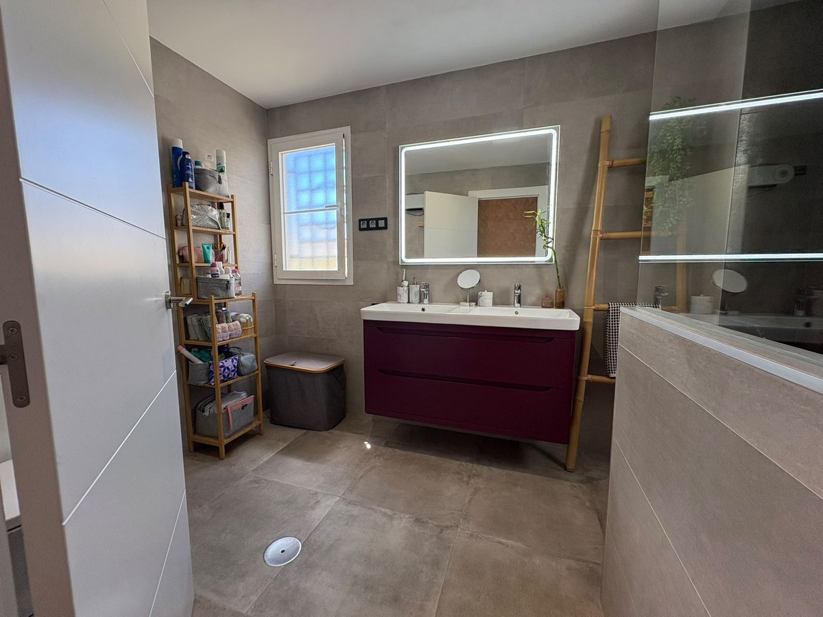 5 Bed Apartment for sale in Benalmadena Costa Del Sol, Málaga, Spain