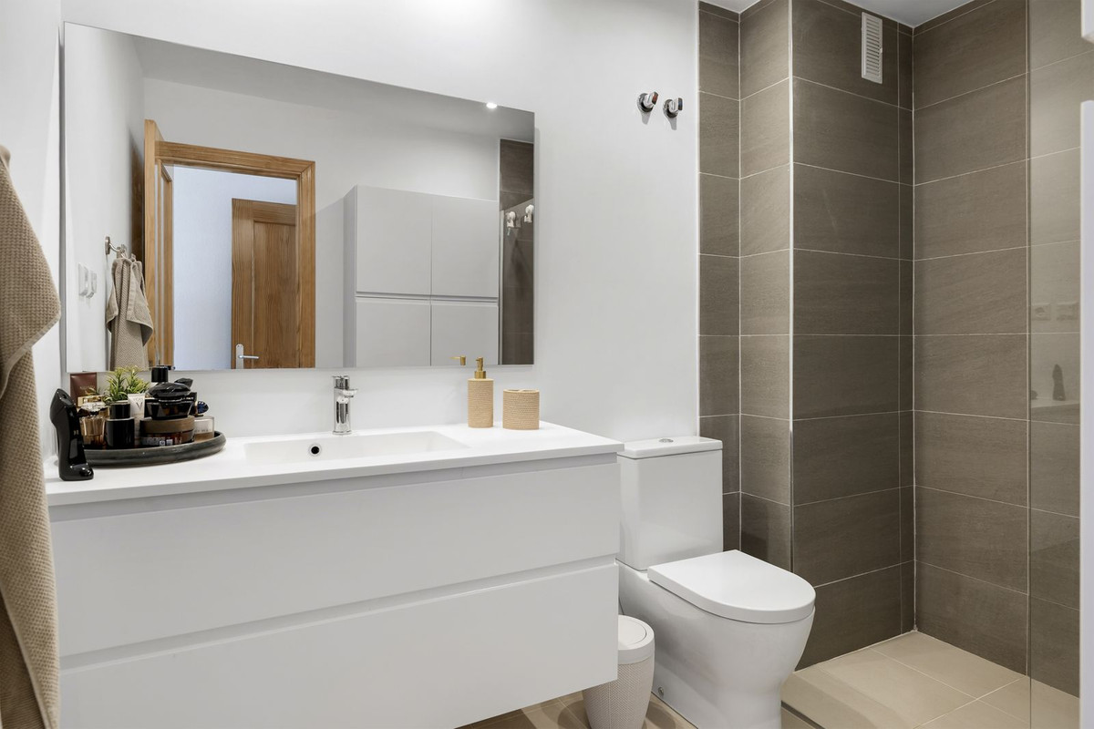 2 Bed Apartment for sale in Benalmadena Costa Del Sol, Málaga, Spain