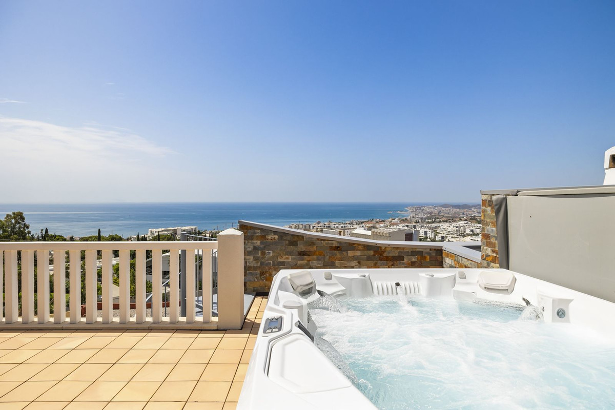 2 Bed Apartment for sale in Benalmadena Costa Del Sol, Málaga, Spain