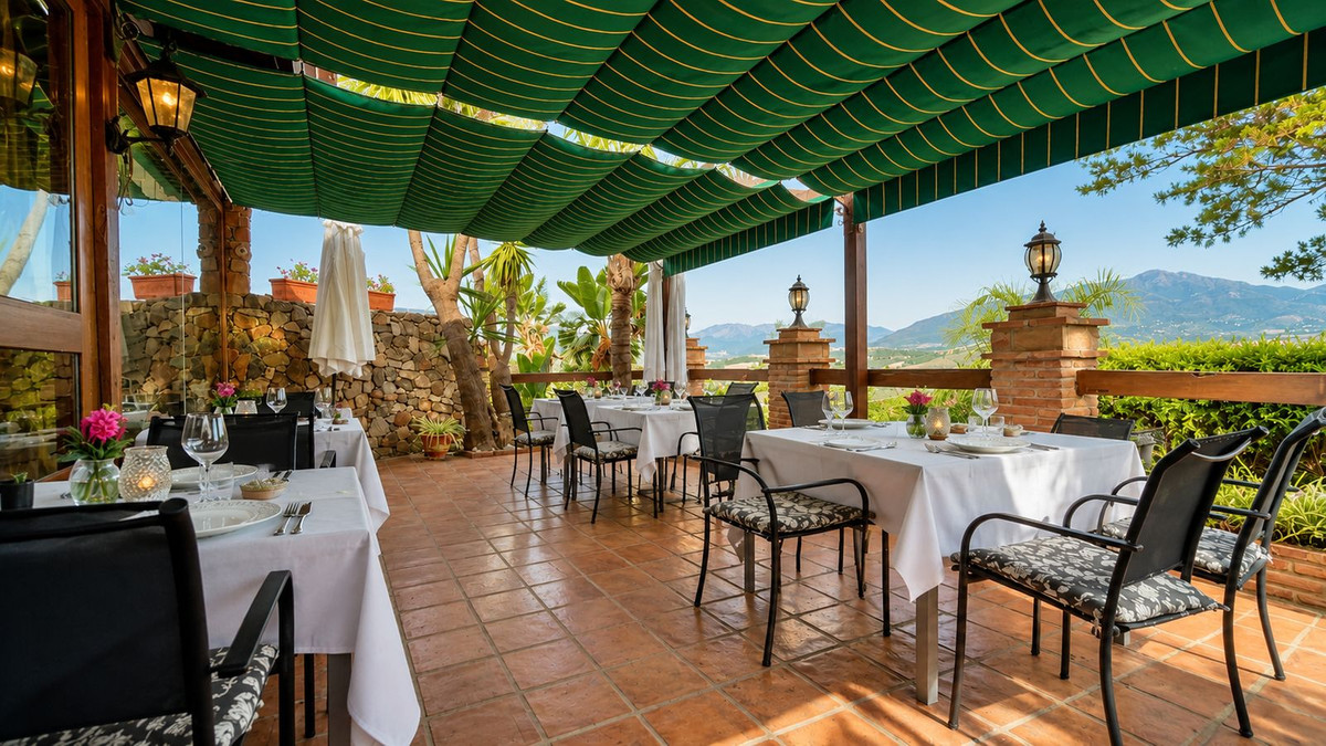 8 Bed Townhouse for sale in Cártama Costa Del Sol, Málaga, Spain