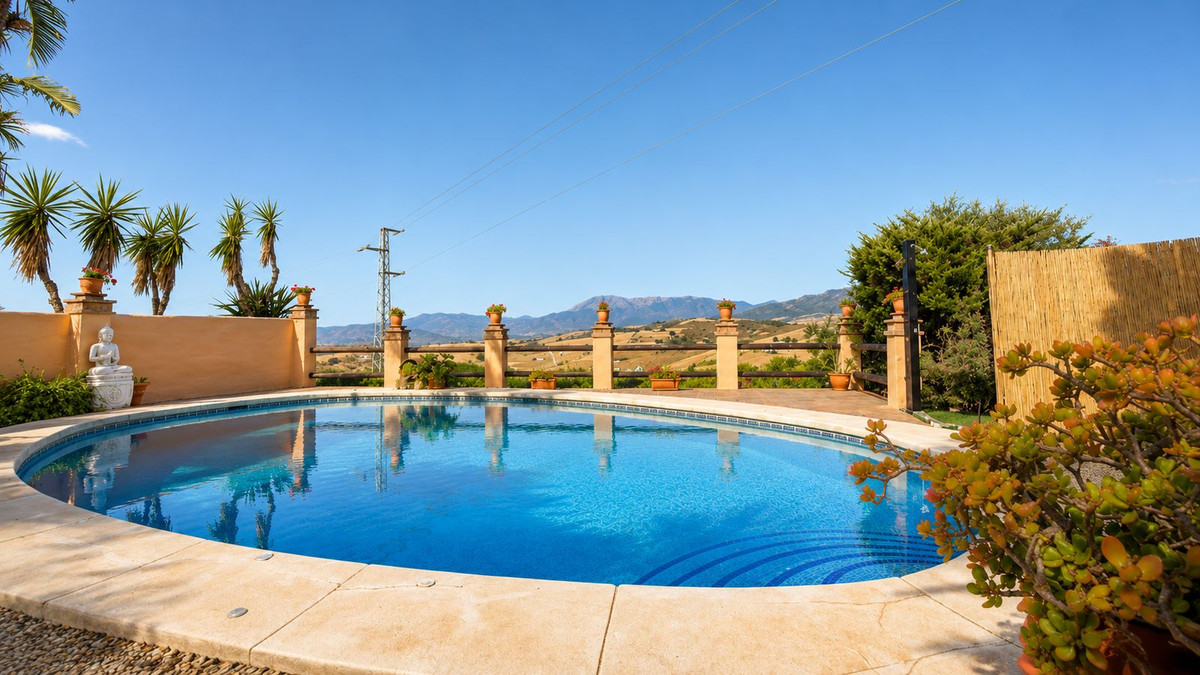 8 Bed Townhouse for sale in Cártama Costa Del Sol, Málaga, Spain