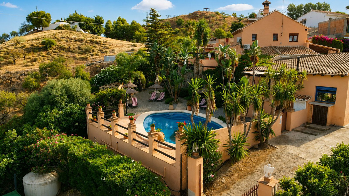 8 Bed Townhouse for sale in Cártama Costa Del Sol, Málaga, Spain