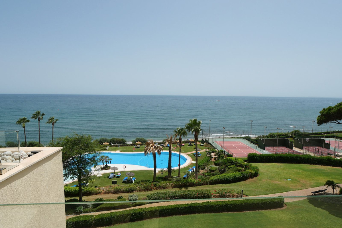 5 Bed Apartment for sale in Cabopino Costa Del Sol, Málaga, Spain