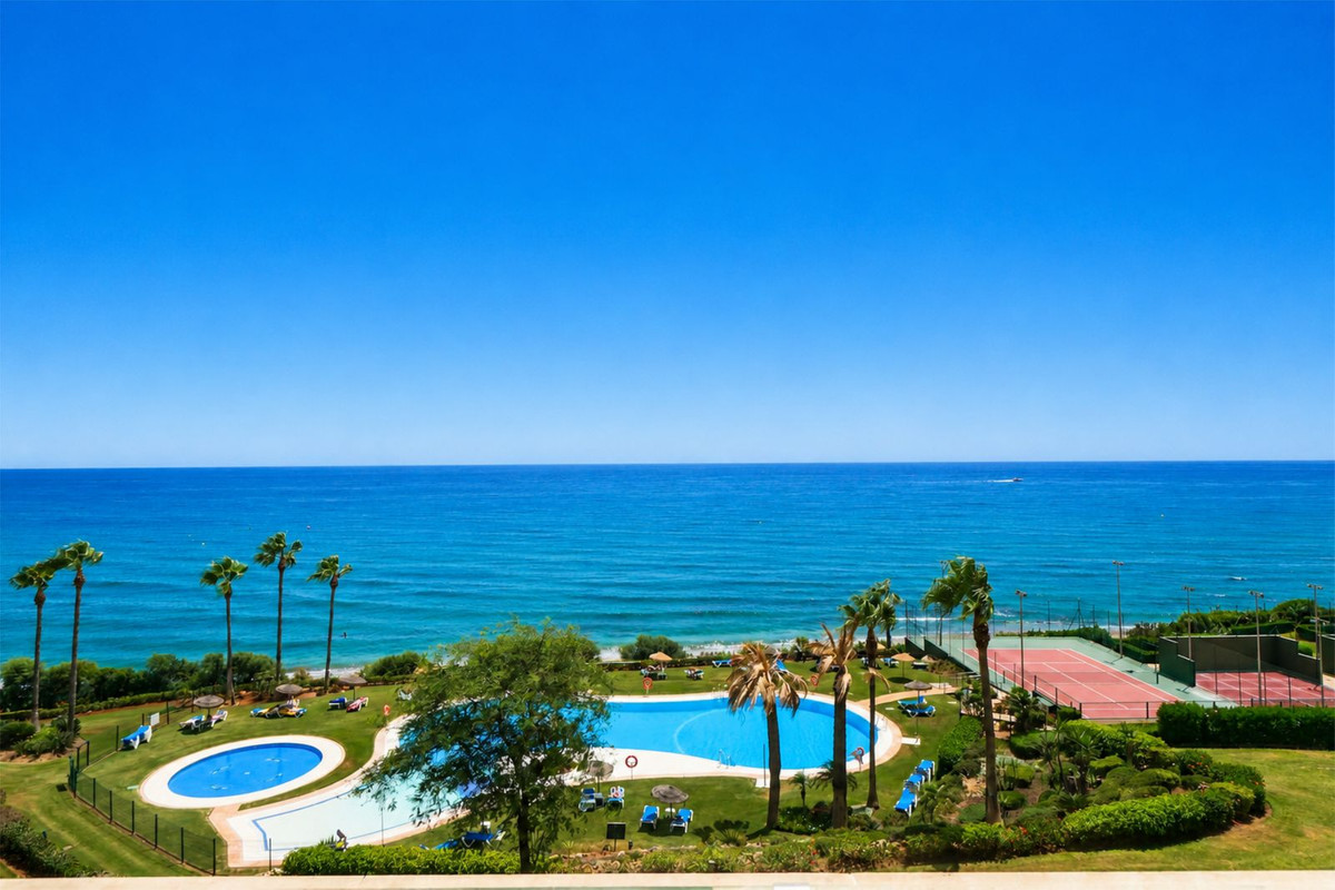 5 Bed Apartment for sale in Cabopino Costa Del Sol, Málaga, Spain
