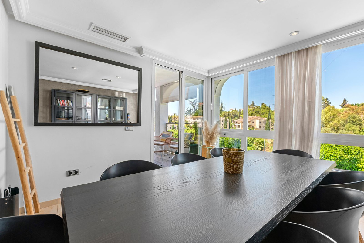 3 Bed Apartment for sale in Benahavís Costa Del Sol, Málaga, Spain