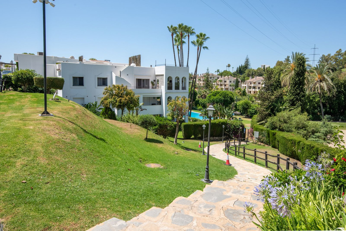 3 Bed Apartment for sale in Benahavís Costa Del Sol, Málaga, Spain