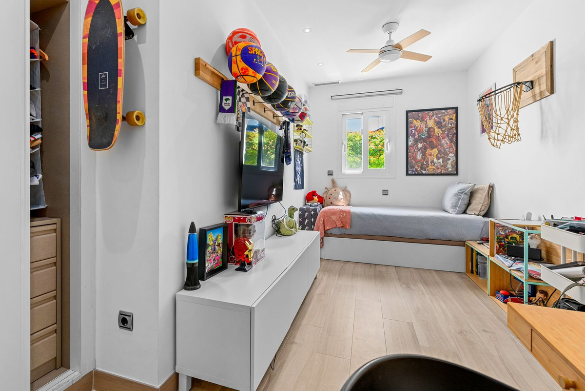 3 Bed Apartment for sale in Benahavís Costa Del Sol, Málaga, Spain