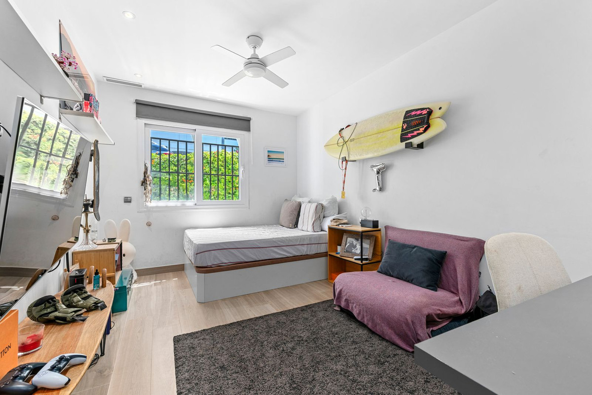 3 Bed Apartment for sale in Benahavís Costa Del Sol, Málaga, Spain