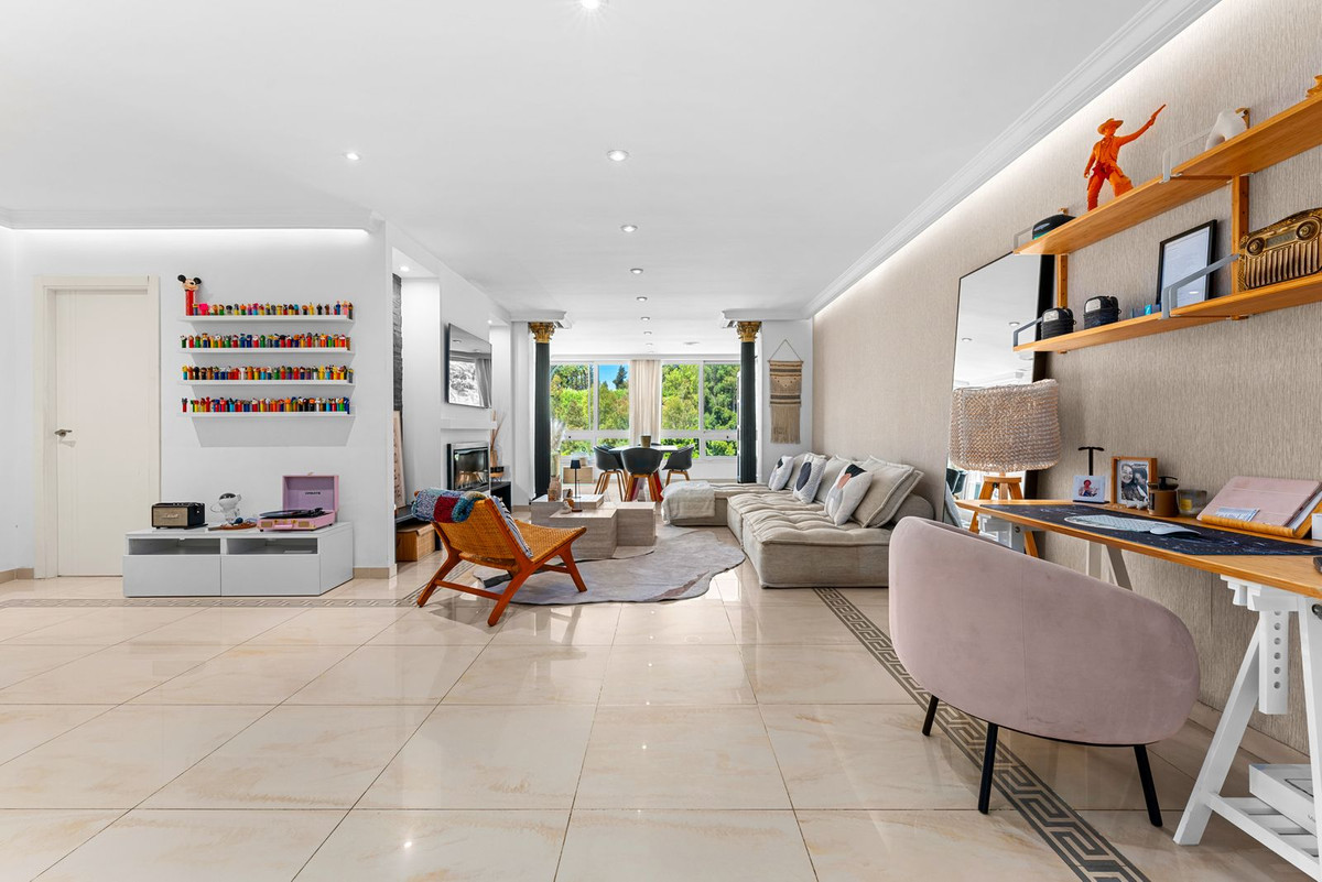 3 Bed Apartment for sale in Benahavís Costa Del Sol, Málaga, Spain