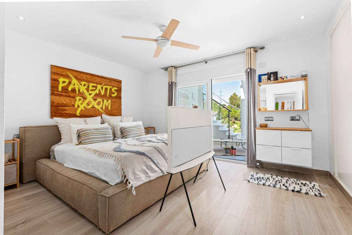 3 Bed Apartment for sale in Benahavís Costa Del Sol, Málaga, Spain