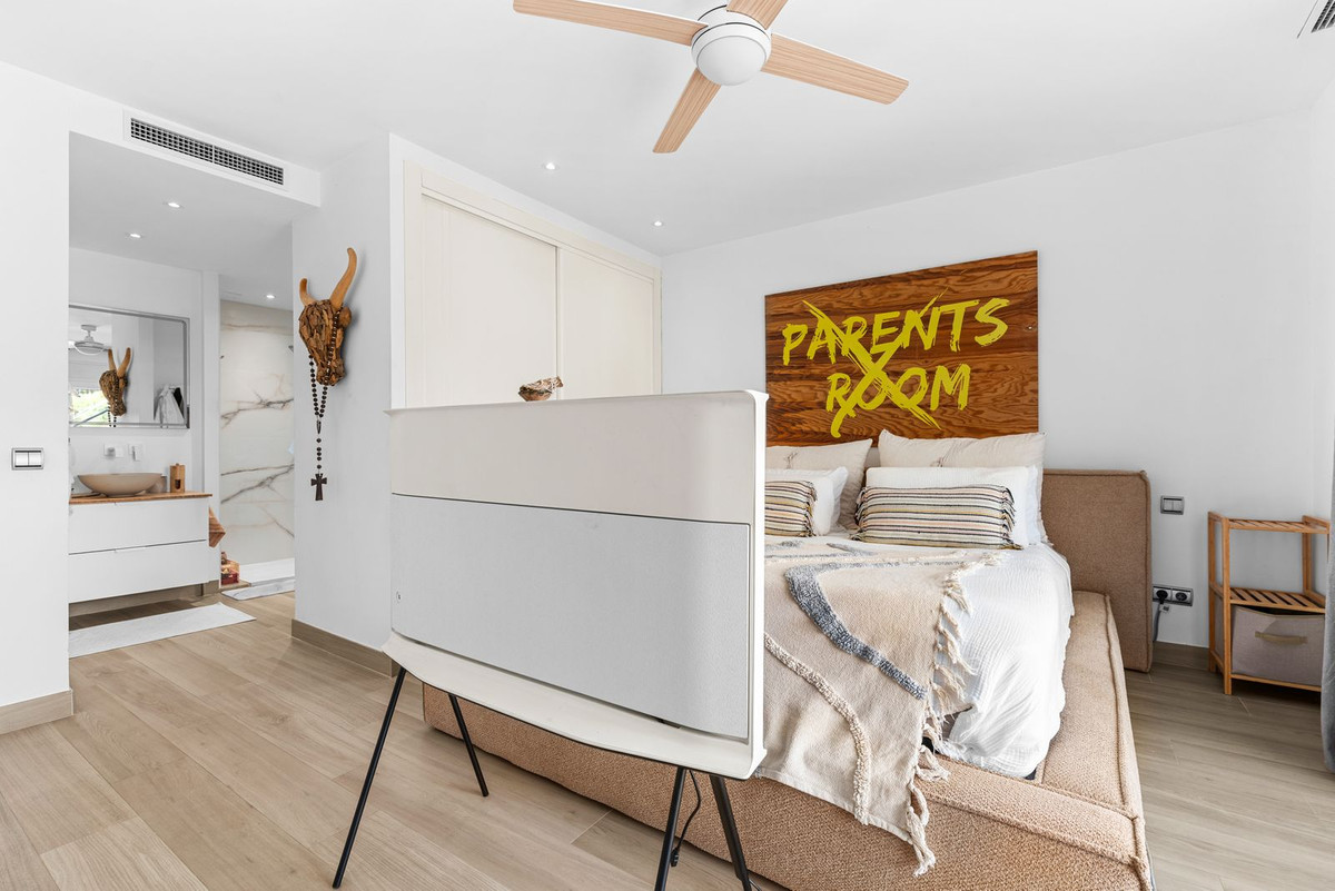 3 Bed Apartment for sale in Benahavís Costa Del Sol, Málaga, Spain
