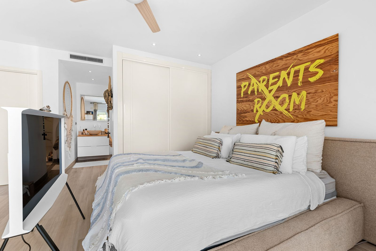 3 Bed Apartment for sale in Benahavís Costa Del Sol, Málaga, Spain