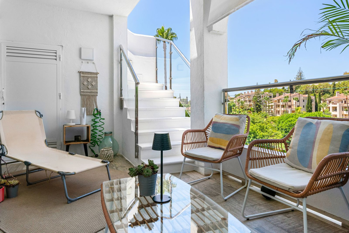3 Bed Apartment for sale in Benahavís Costa Del Sol, Málaga, Spain