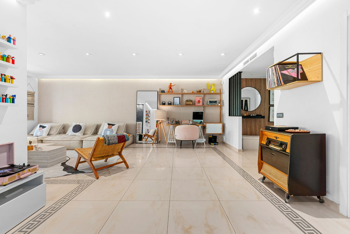 3 Bed Apartment for sale in Benahavís Costa Del Sol, Málaga, Spain