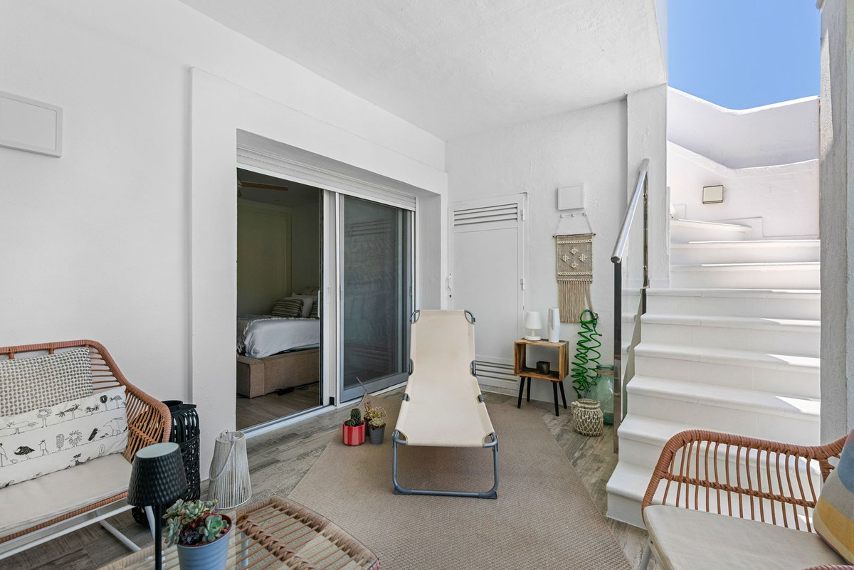 3 Bed Apartment for sale in Benahavís Costa Del Sol, Málaga, Spain