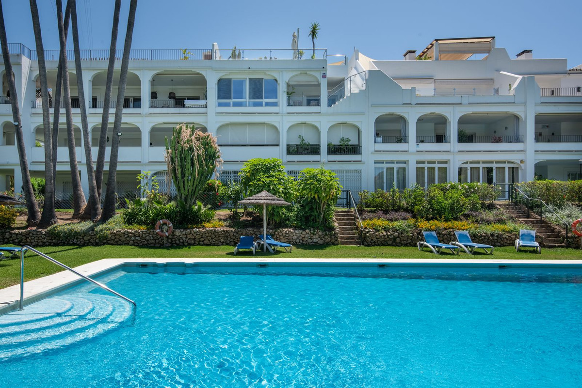 3 Bed Apartment for sale in Benahavís Costa Del Sol, Málaga, Spain