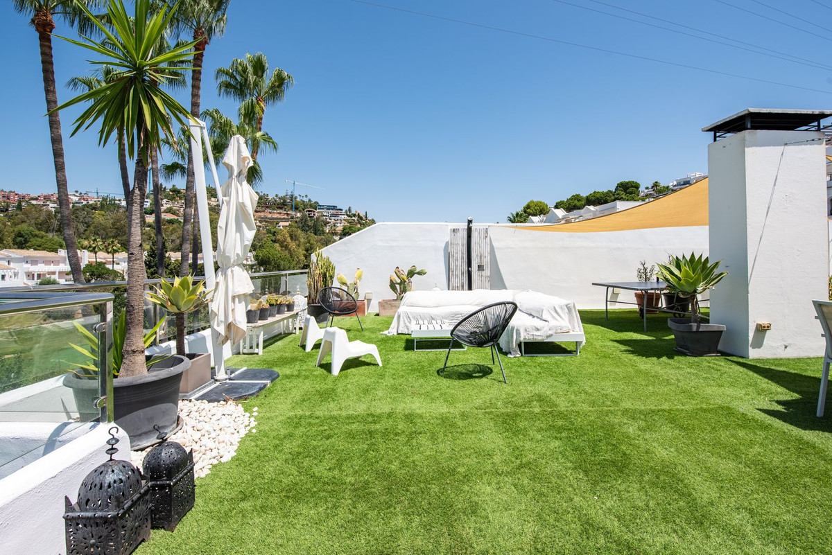 3 Bed Apartment for sale in Benahavís Costa Del Sol, Málaga, Spain