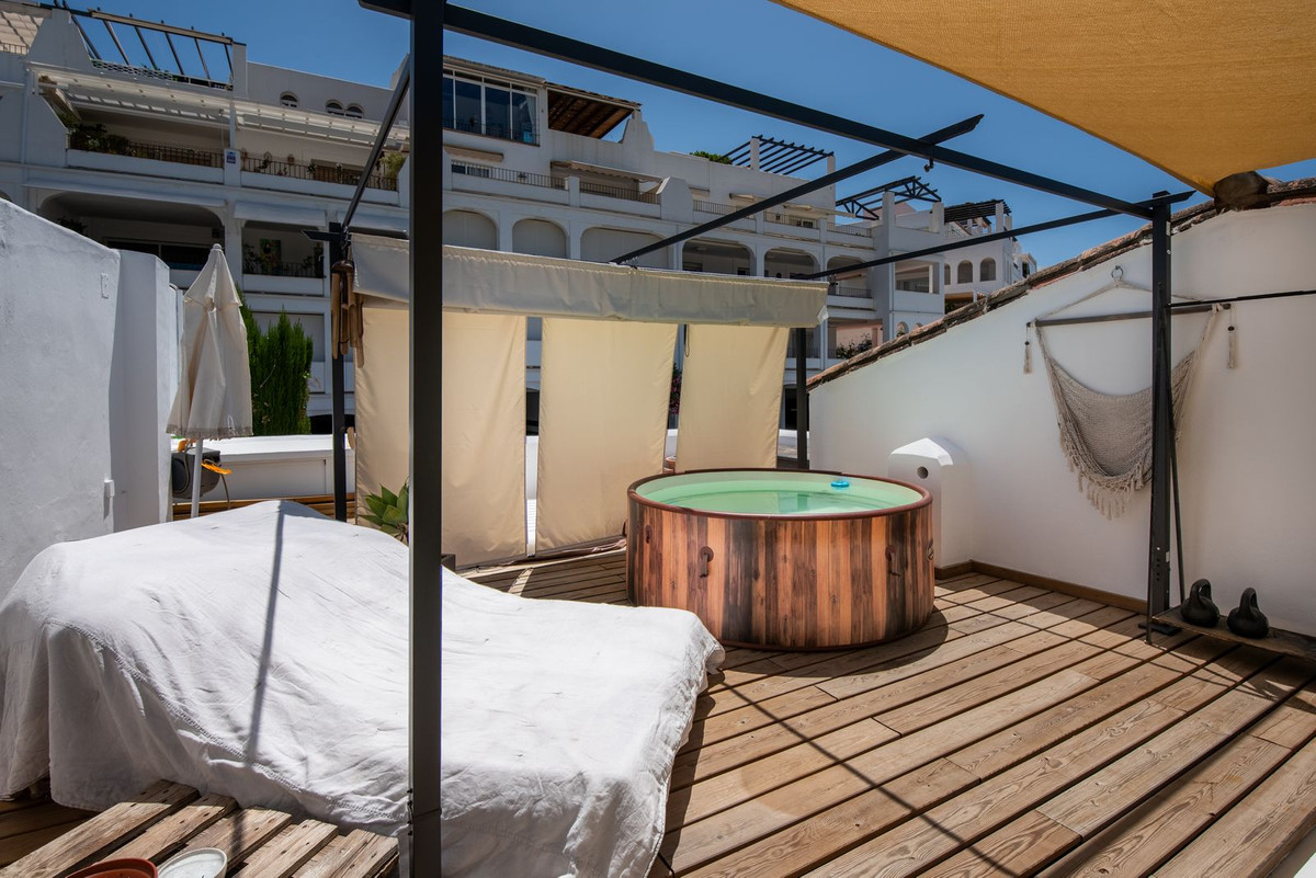3 Bed Apartment for sale in Benahavís Costa Del Sol, Málaga, Spain