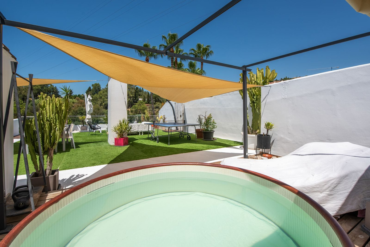 3 Bed Apartment for sale in Benahavís Costa Del Sol, Málaga, Spain