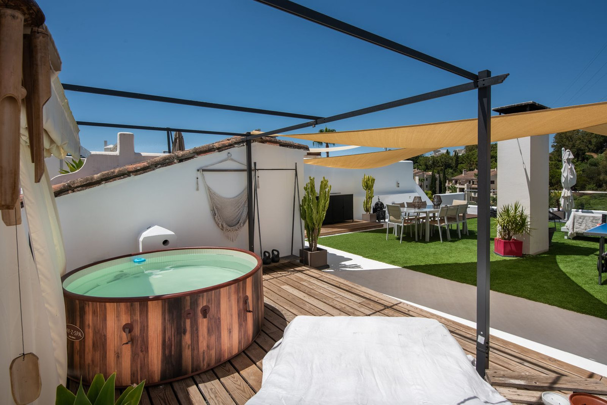 3 Bed Apartment for sale in Benahavís Costa Del Sol, Málaga, Spain