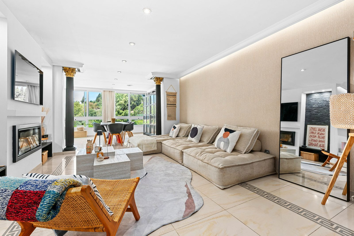 3 Bed Apartment for sale in Benahavís Costa Del Sol, Málaga, Spain