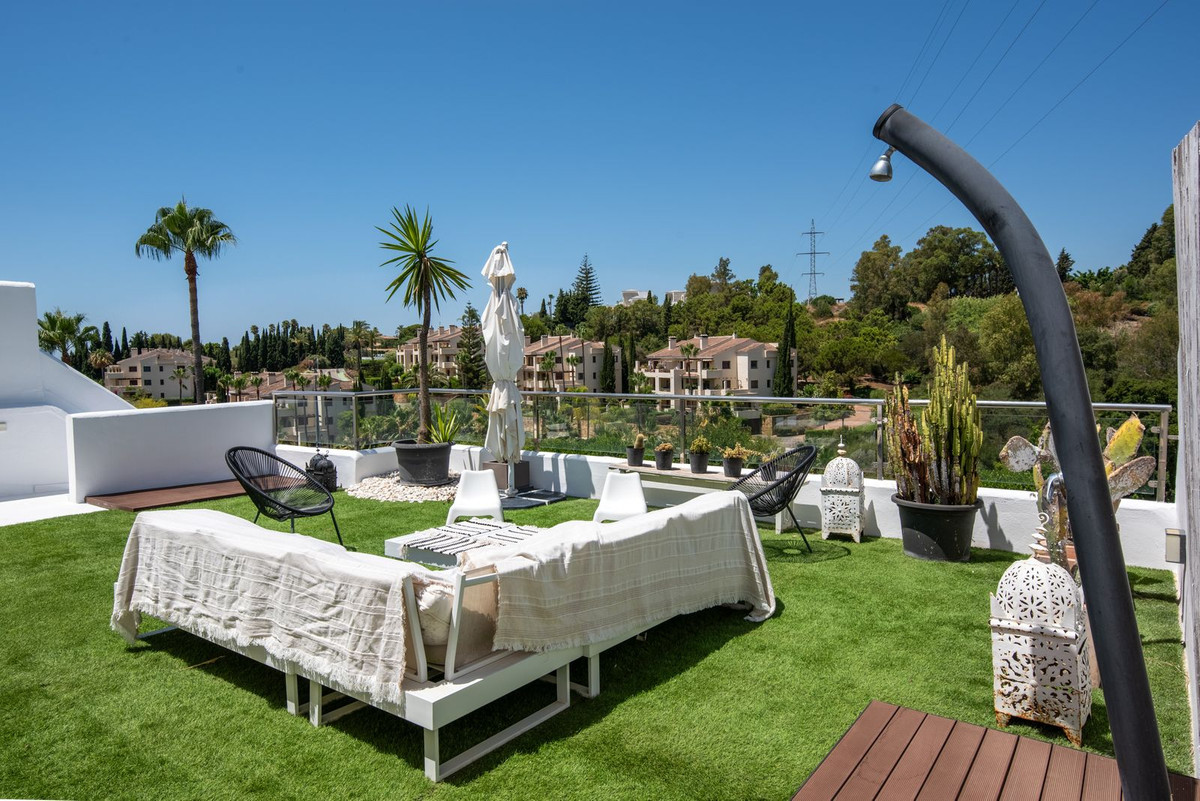 3 Bed Apartment for sale in Benahavís Costa Del Sol, Málaga, Spain