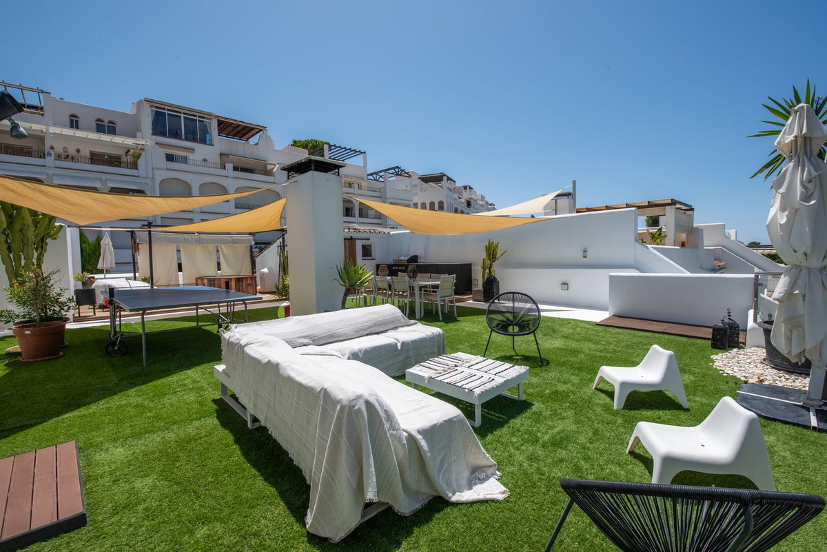 3 Bed Apartment for sale in Benahavís Costa Del Sol, Málaga, Spain