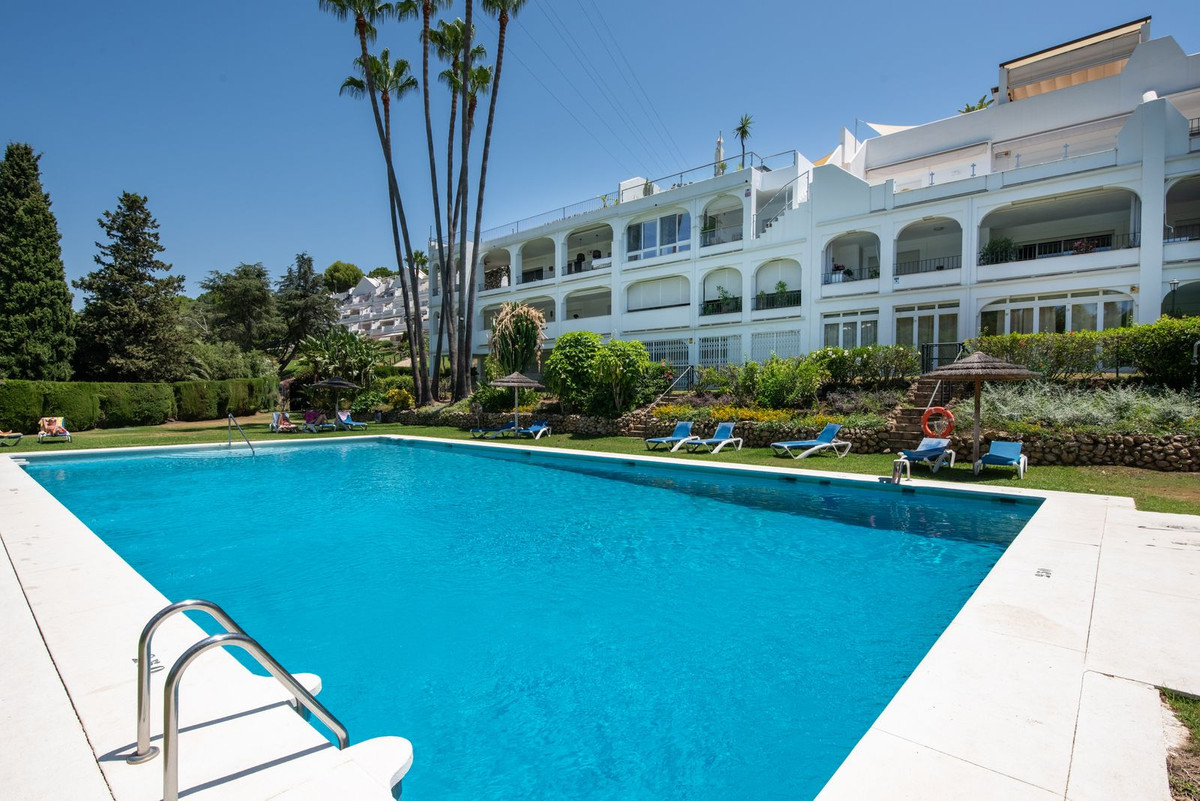 3 Bed Apartment for sale in Benahavís Costa Del Sol, Málaga, Spain