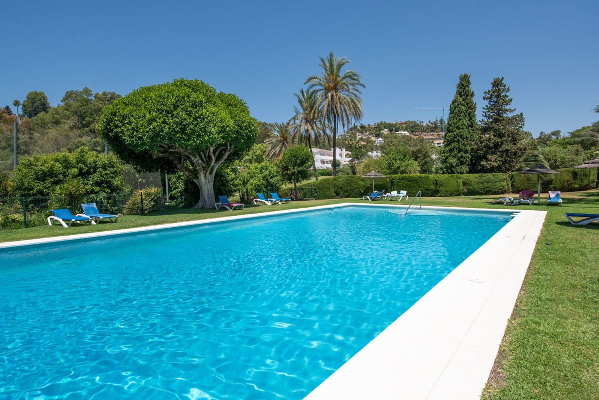 3 Bed Apartment for sale in Benahavís Costa Del Sol, Málaga, Spain